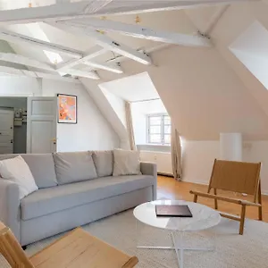 Unique W Exposed Beams Next To Tivoli Apartment